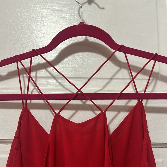 Red Cross Back Detail V neck - Picture 3 of 6